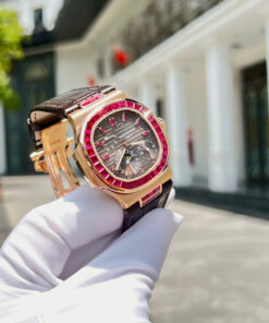 Đồng hồ Patek Philippe Nautilus 5724 Replica 11 bọc vàng thật 18K + đính ruby baguette đỏ 40mm (2)
