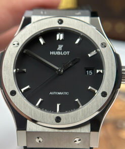 Đồng hồ Hublot Replica cao cấp Classic Fusion Titanium mặt đen máy cơ Thụy Sỹ xưởng JJZ 42mm (2)