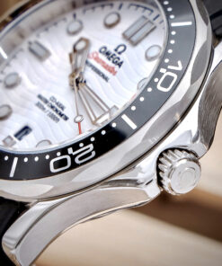 Đồng hồ Omega Seamaster Nam dây cao su mặt trắng máy cơ nhật giá rẻ 42mm