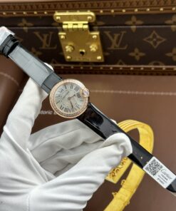 Đồng hồ Cartier Ballon Blanc Rep 11 nữ mạ vàng hồng viền đính đá xưởng AF 30mm (2)