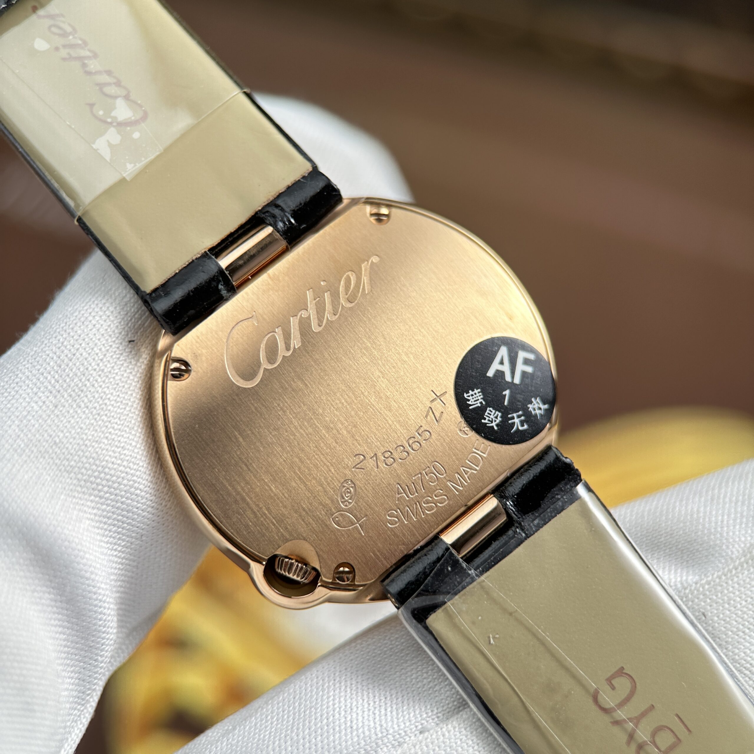 Đồng hồ Cartier Ballon Blanc Rep 11 nữ mạ vàng hồng viền đính đá xưởng AF 30mm (4) Đồng hồ Cartier Ballon Blanc Rep 11 nữ mạ vàng hồng viền đính đá xưởng AF 30mm (2)