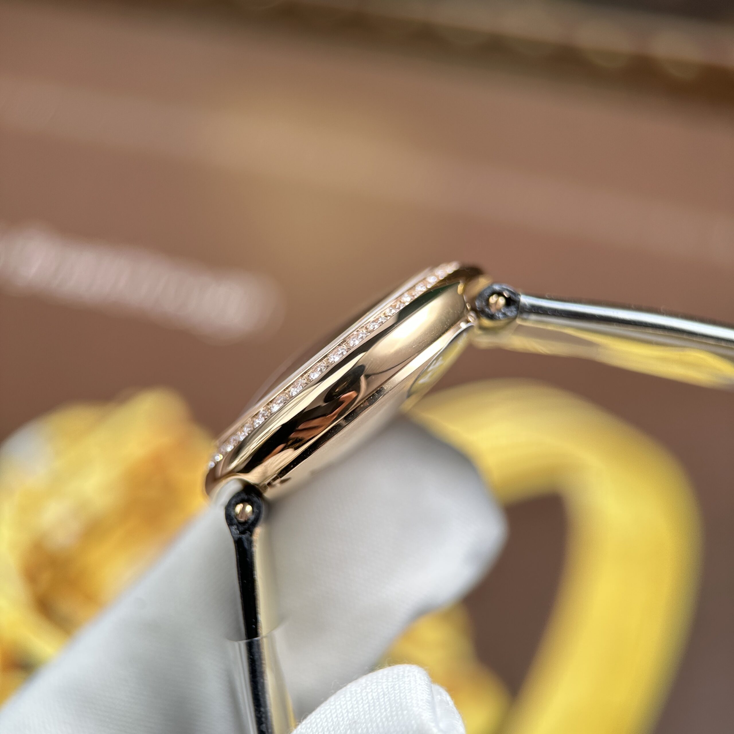 Đồng hồ Cartier Ballon Blanc Rep 11 nữ mạ vàng hồng viền đính đá xưởng AF 30mm (5) Đồng hồ Cartier Ballon Blanc Rep 11 nữ mạ vàng hồng viền đính đá xưởng AF 30mm (2)