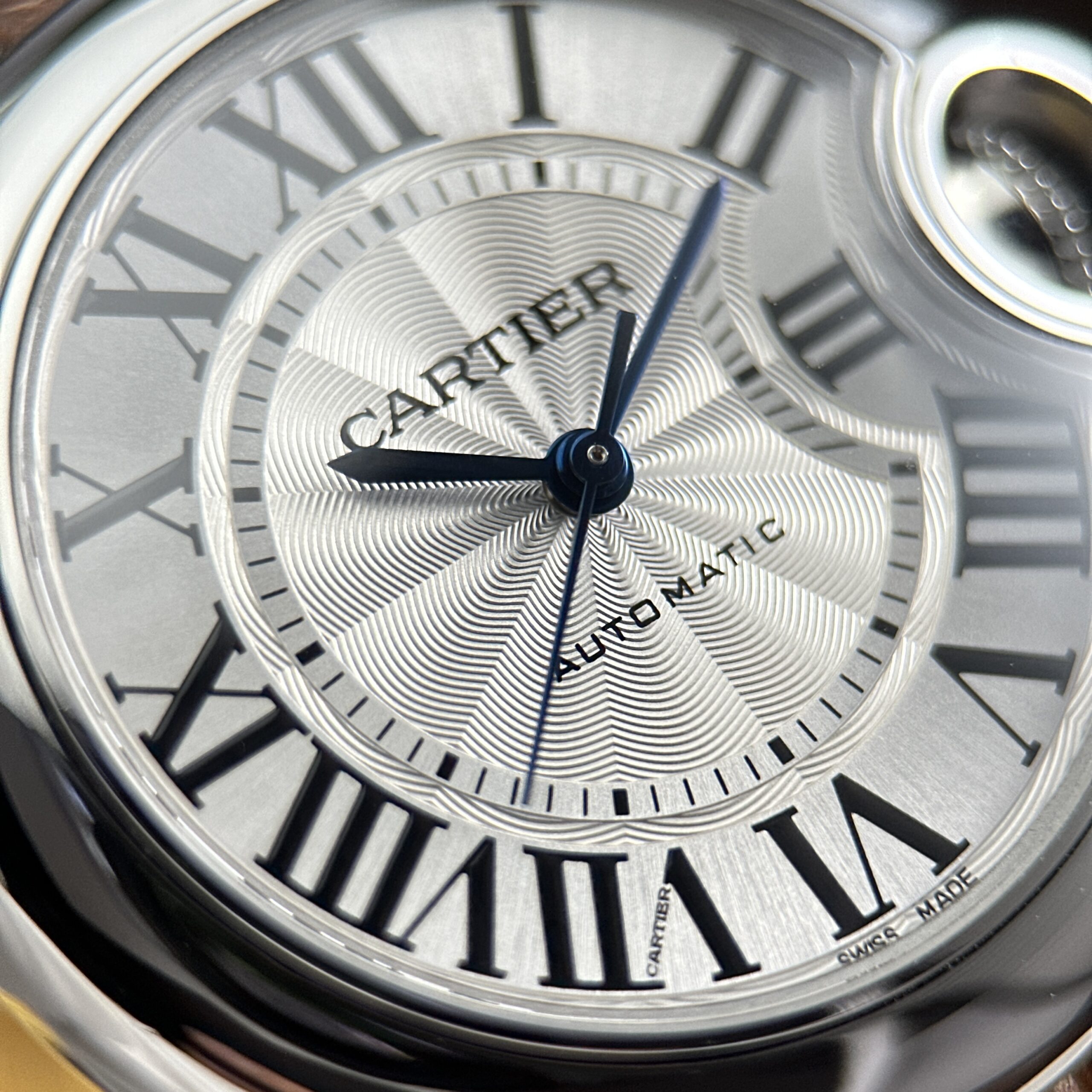 Đồng hồ Cartier Ballon Bleu Replica 11 dây da nâu máy cơ tự động xưởng AF 33mm (7) Đồng hồ Cartier Ballon Bleu Replica 11 dây da nâu máy cơ tự động xưởng AF 33mm (2)