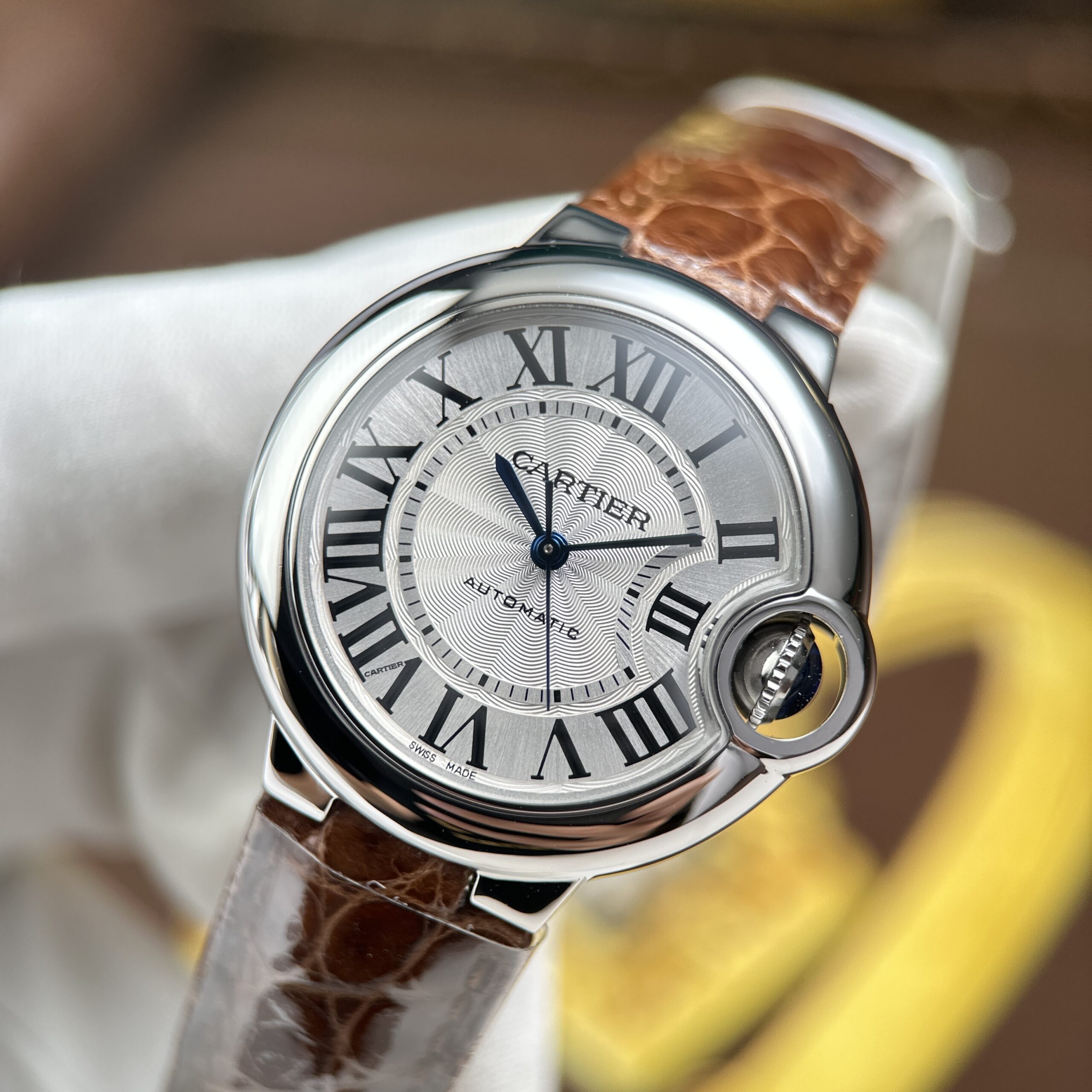 Đồng hồ Cartier Ballon Bleu Replica 11 dây da nâu máy cơ tự động xưởng AF 33mm (8) Đồng hồ Cartier Ballon Bleu Replica 11 dây da nâu máy cơ tự động xưởng AF 33mm (2)