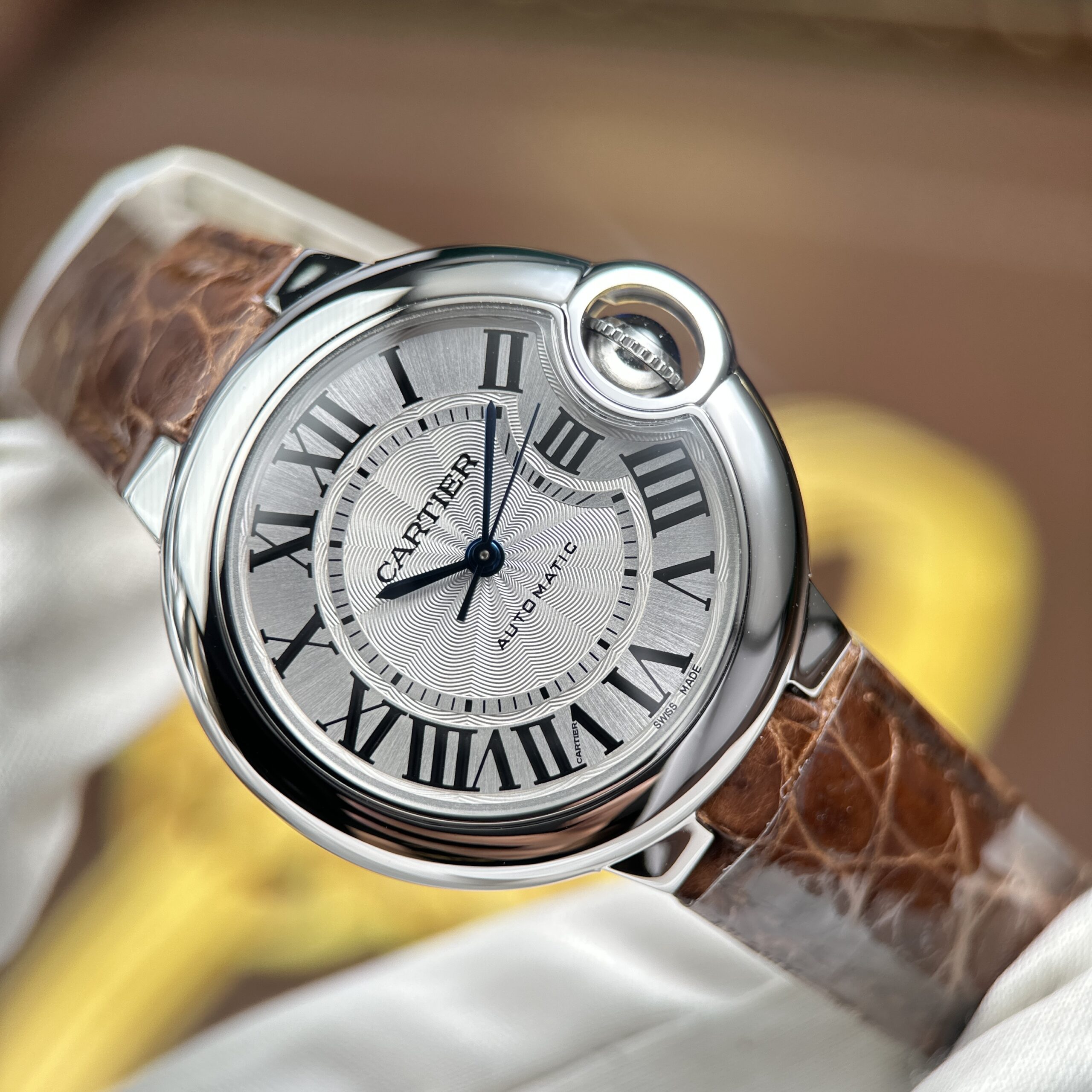 Đồng hồ Cartier Ballon Bleu Replica 11 dây da nâu máy cơ tự động xưởng AF 33mm (9) Đồng hồ Cartier Ballon Bleu Replica 11 dây da nâu máy cơ tự động xưởng AF 33mm (2)