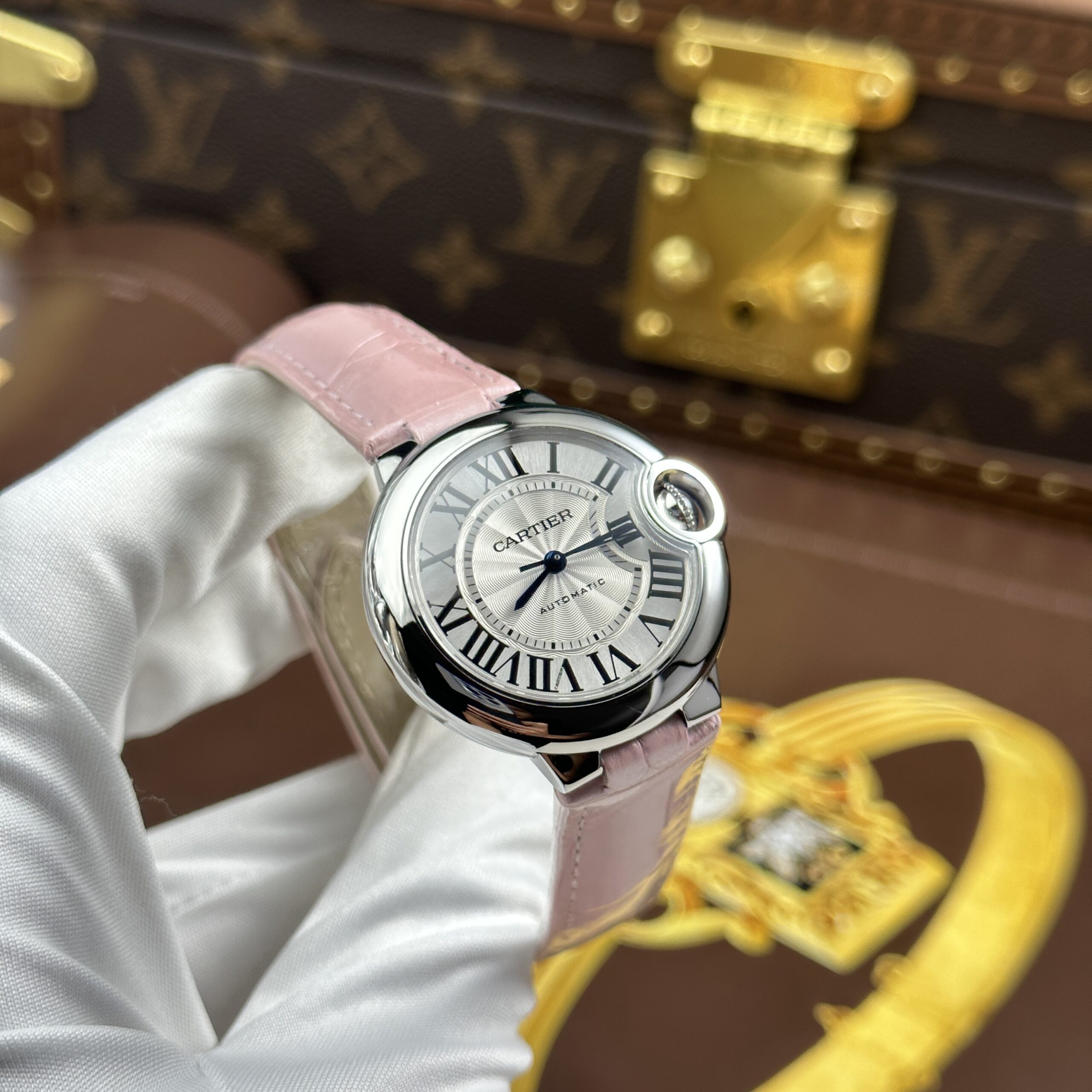 Đồng hồ Cartier Ballon Bleu Replica 11 màu hồng máy cơ tự động xưởng AF 33mm (8) Đồng hồ Cartier Ballon Bleu Replica 11 màu hồng máy cơ tự động xưởng AF 33mm (2)