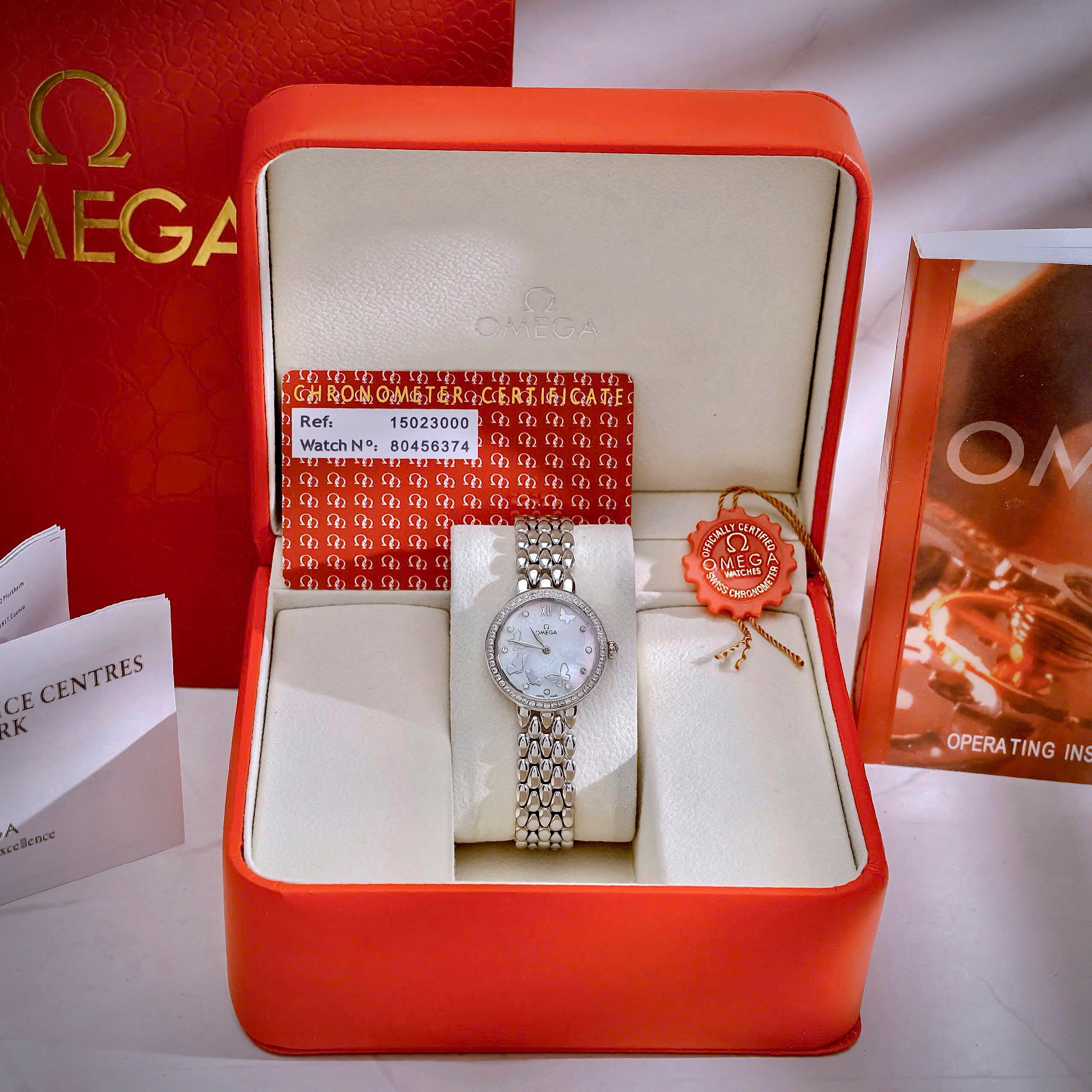 Đồng hồ Omega De Ville nữ dây kim loại mặt xà cừ đính đá like auth 28mm (6) Đồng hồ Omega De Ville nữ dây kim loại mặt xà cừ đính đá like auth 28mm