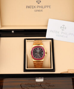 Đồng hồ Patek Philippe Nautilus 5723 Replica 11 bọc vàng hồng 18K đính ruby tổng hợp 40mm (1)