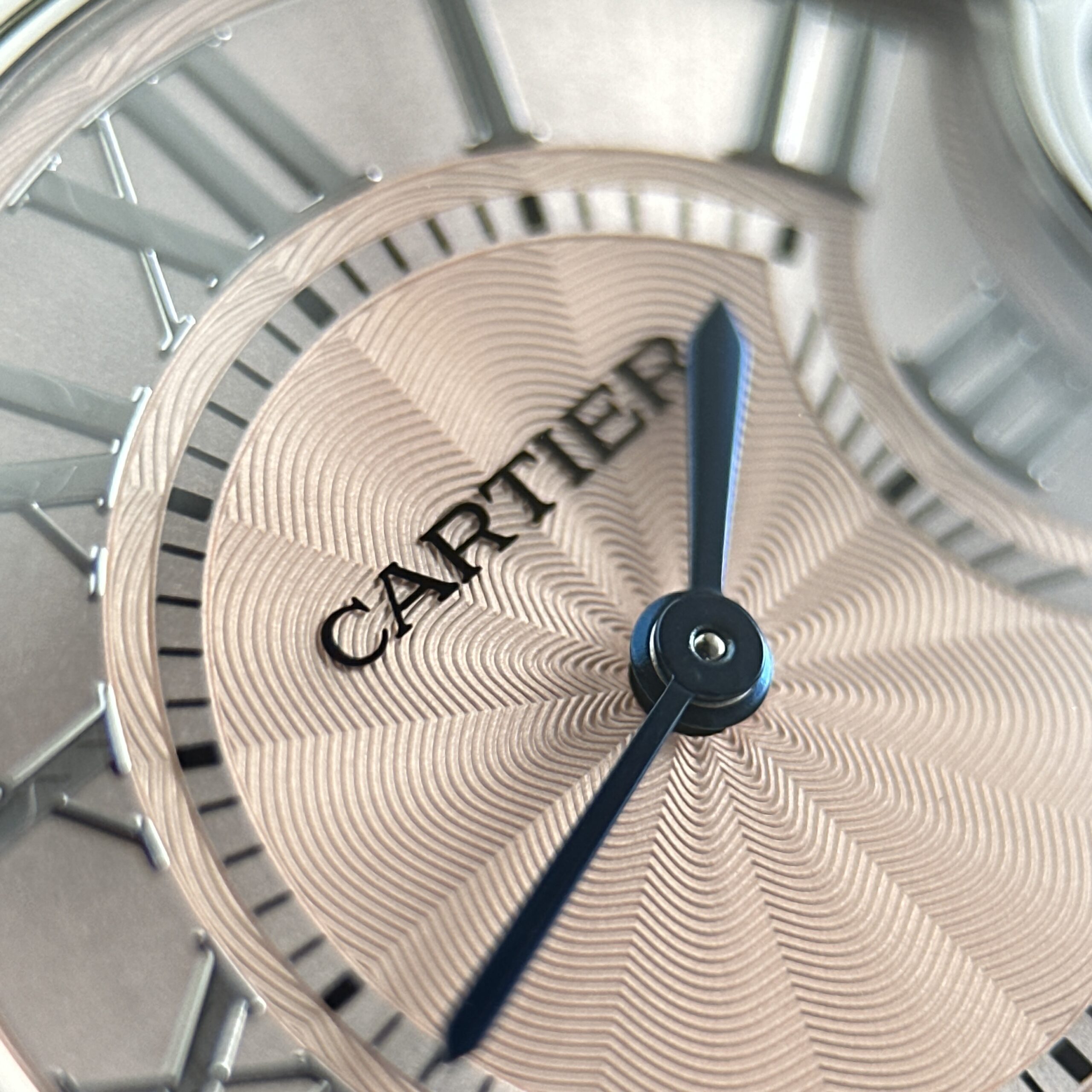 Đồng hồ nữ Cartier Ballon Bleu Replica 11 màu hồng máy pin nhà máy AF 33mm (5) Đồng hồ nữ Cartier Ballon Bleu Replica 11 màu hồng máy pin nhà máy AF 33mm (2)