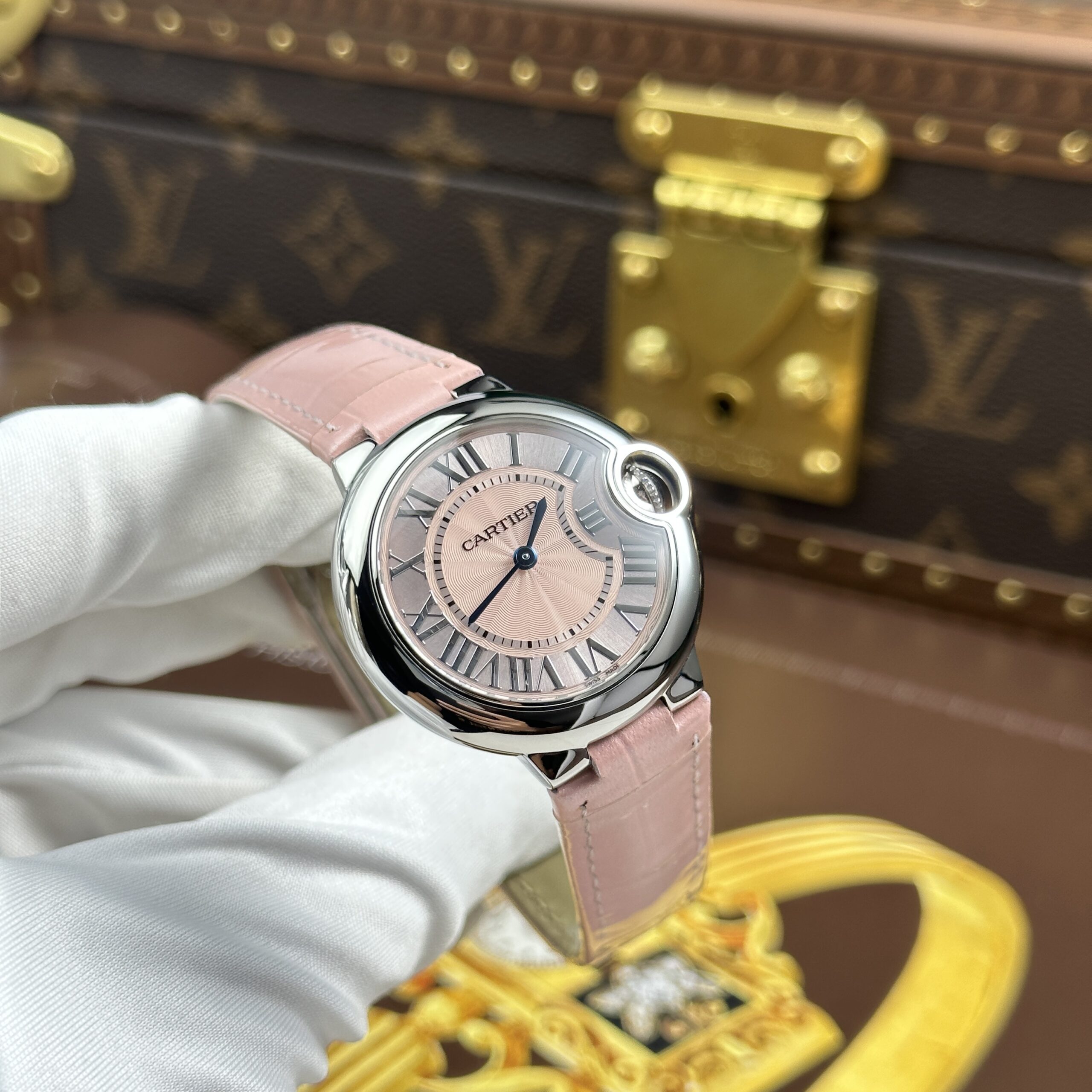 Đồng hồ nữ Cartier Ballon Bleu Replica 11 màu hồng máy pin nhà máy AF 33mm (8) Đồng hồ nữ Cartier Ballon Bleu Replica 11 màu hồng máy pin nhà máy AF 33mm (2)