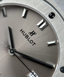 Đồng hồ Hublot Classic Fusion Rep cao cấp mặt nâu xám vỏ titan siêu nhẹ nhà máy JJZ 42mm (2)