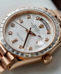 Đồng hồ Rolex Day-Date mặt thiên thạch chế tác bọc vàng thật viền đính moissanite baguette 36mm (2)
