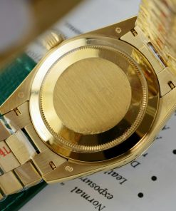 Đồng hồ Rolex Day-Date mặt xanh lá cây chế tác bọc vàng thật viền đính moissanite HongKong 40mm (2)