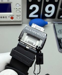 Đồng hồ Richard Mille Replica 11 RM61-01 Yohan Blake vỏ gốm đen dây cao su 43x50mm (2)